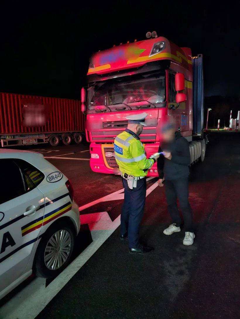 Un șofer de tir din Ucraina a părăsit locul accidentului și a fost prins la Vama Oancea
