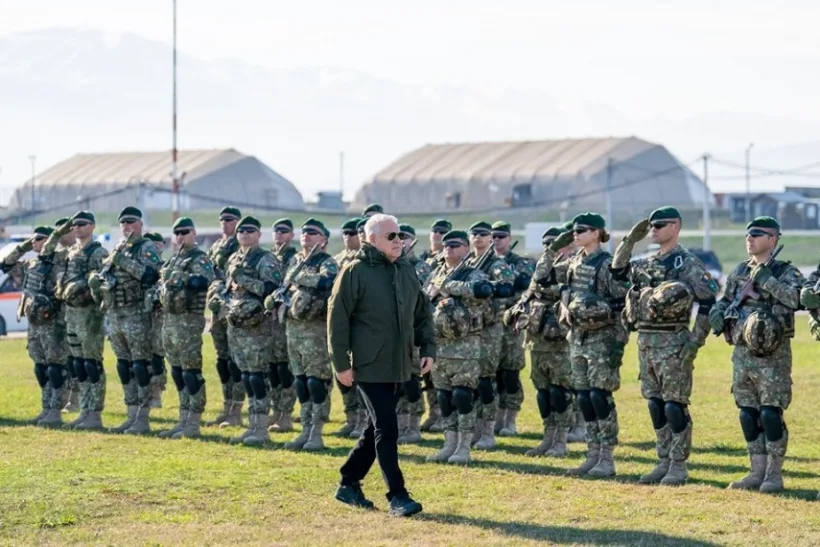 Ministrul Apărării i-a vizitat pe militarii români aflați în misiune în Pristina
