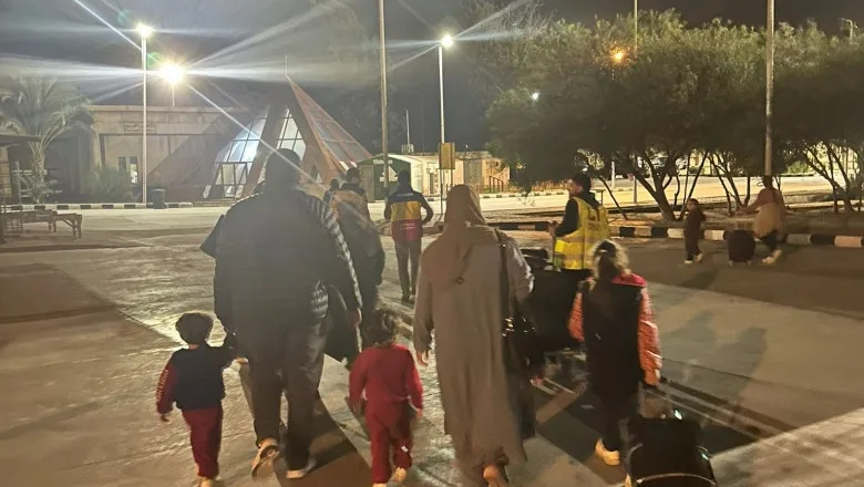MAE: 30 de persoane, cetățeni români și membri de familie ai acestora, evacuate din Fâșia Gaza, au ajuns în România