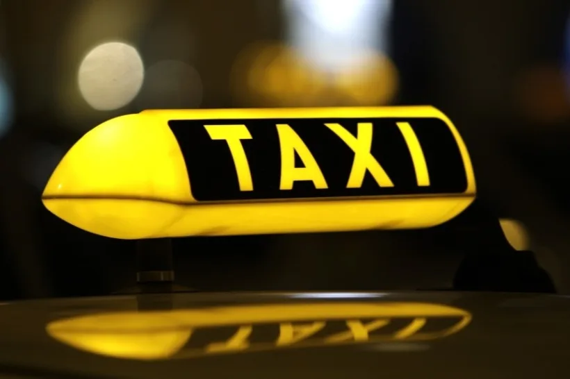 Scandal în trafic, la Galați: Taximetrist încătușat de polițiști