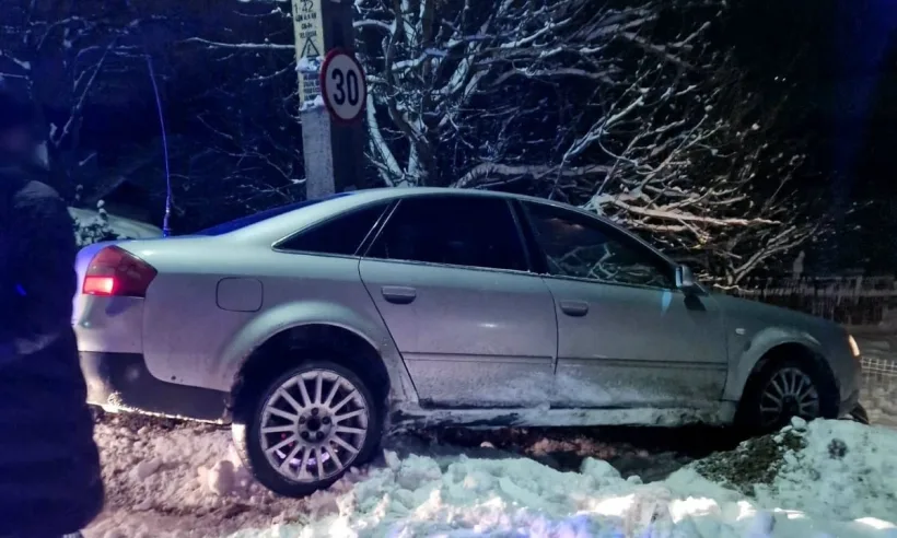 Focuri de armă și urmărire pe zăpadă pentru a opri o mașină încărcată cu țigări de contrabandă