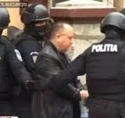Foştii poliţişti nu ar trebui să mai deţină armament