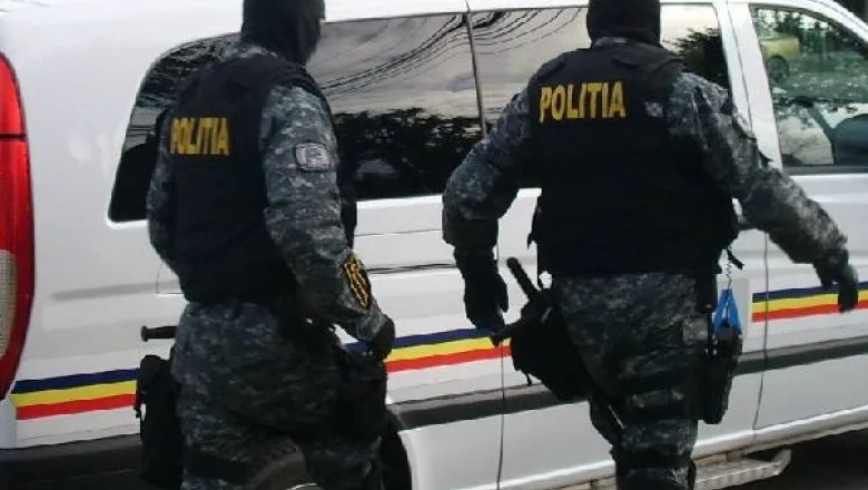 Percheziții într-un dosar de trafic de migranţi: 43 de persoane vor fi duse la audieri