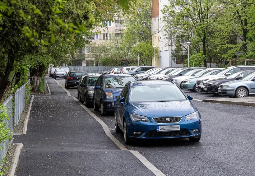 Peste 300 de dosare pentru loc de parcare în mai multe zone din Galați, respinse