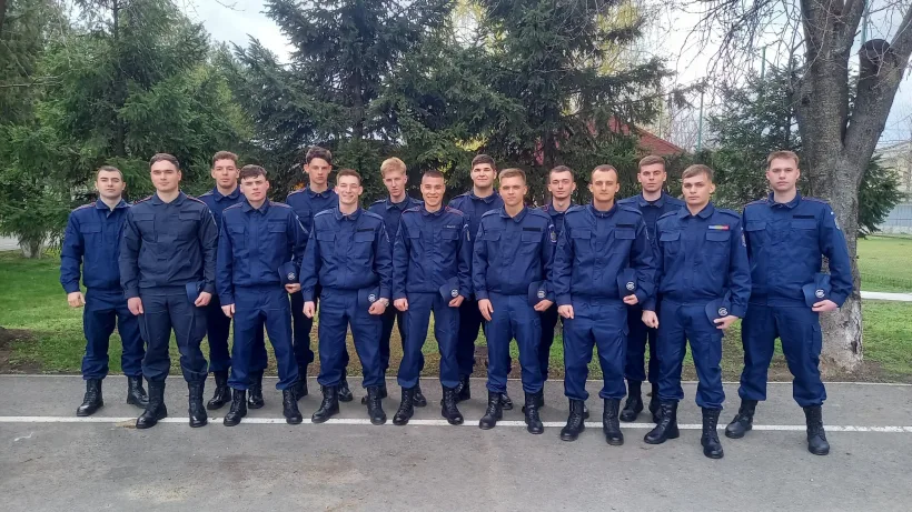 15 elevi ai școlilor militare de subofițeri de jandarmi, la primul lor contact cu meseria aleasă