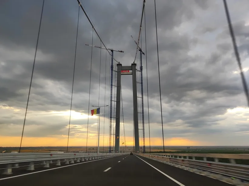 Atenție, soferi: lucrări de asfaltare la podul peste Dunăre. Circulația va fi restricționată