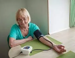 Pacienții cu risc cardiovascular trebuie să măsoare tensiunea arterială periodic