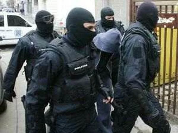 Mega-rețea de traficanți de migranți: suspecții transportau persoane din țări afro-asiatice către țări din vestul Europei