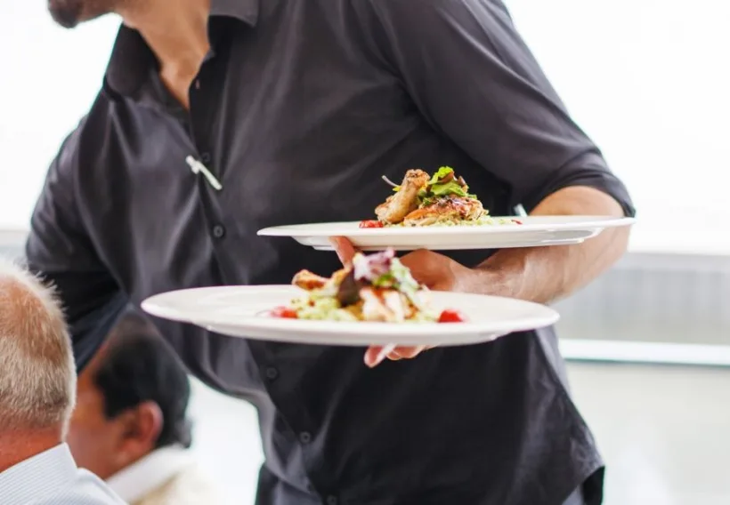 Nereguli găsite de inspectorii de muncă în mai multe restaurante din Galați