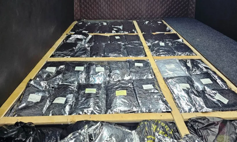 Peste jumătate de tonă de tutun pentru narghilea, în valoare de 120.000 euro, confiscată la Vamă