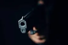 Cam diferă o ţeavă de un glonţ...
