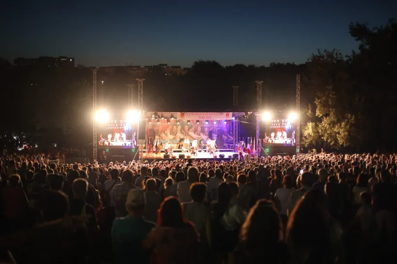 „Lupii lui Calancea” și surorile Osoianu, la Festivalul Internațional de Folclor de la Galați