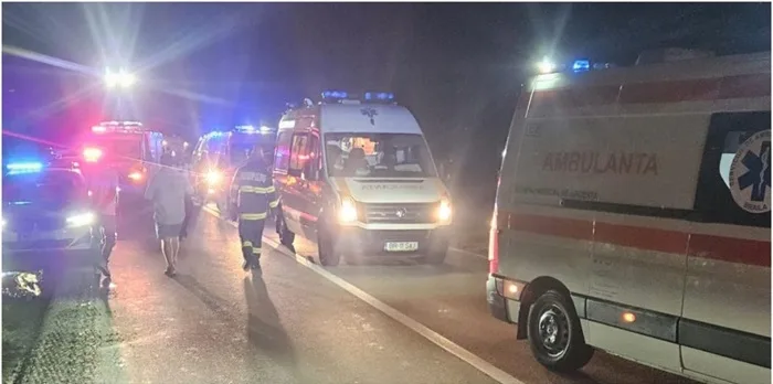 Tragedie în zona Lacului Sărat: două persoane au murit, şase au ajuns la spital