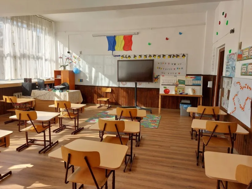 Cursuri suspendate în aproape 100 de școli din județul Galați
