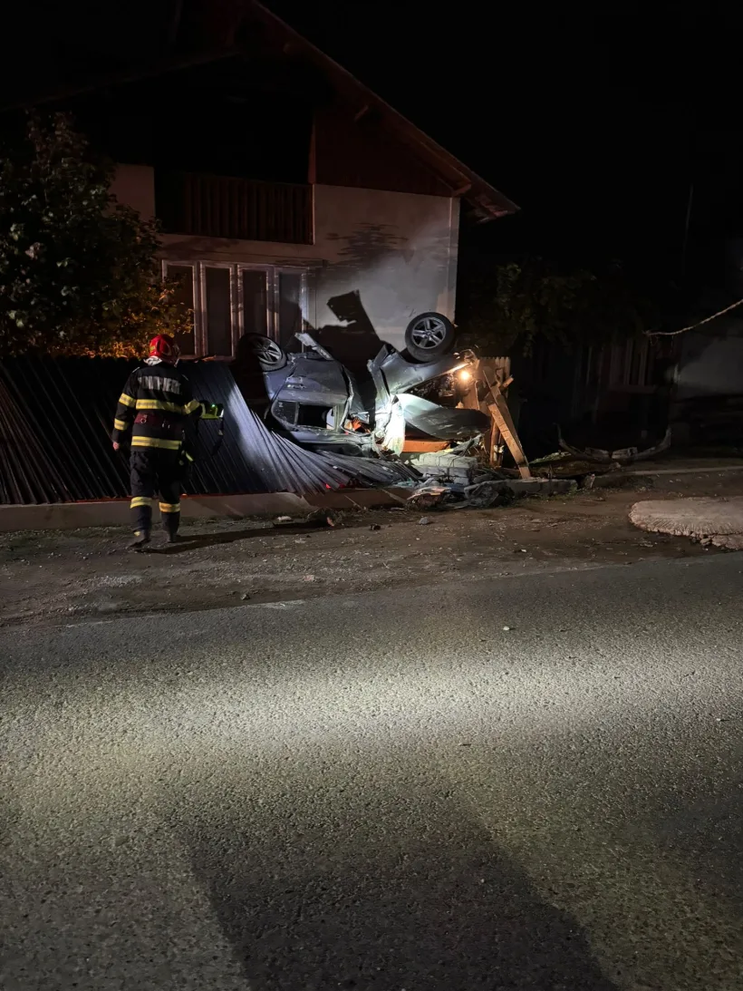 BMW, făcut praf la Matca. Un băiat de 21 de ani a fost grav rănit