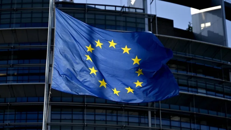 Oamenii de afaceri cer menţinerea ţării pe traiectoria pro-european: Fondurile europene au modernizat România şi investiţiile private au creat locuri de muncă pentru români