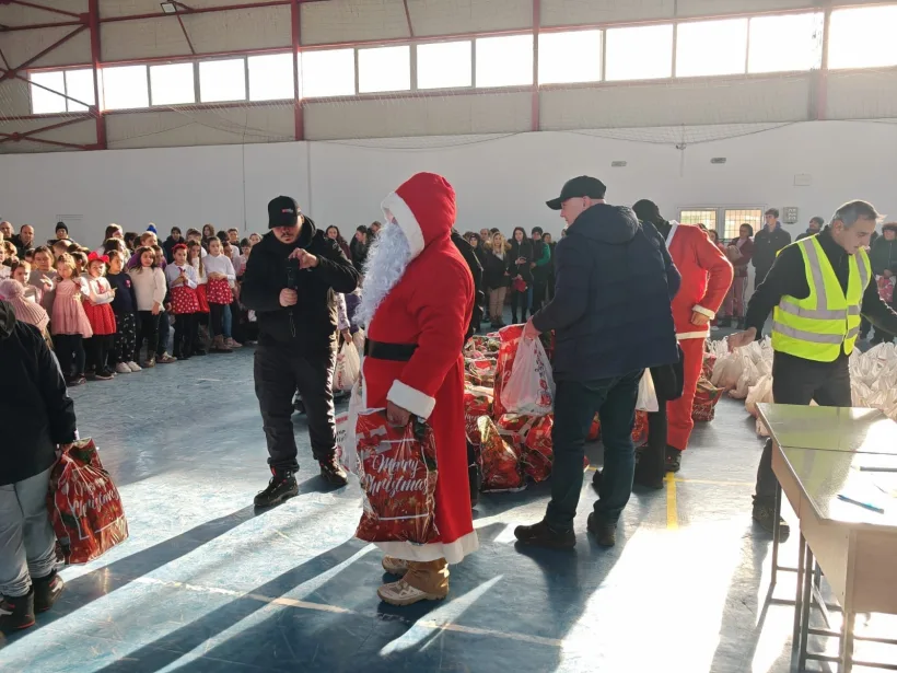 Campania umanitară „Dăruim de Crăciun” a ajuns și la gălățeni afectați de inundațiile din septembrie