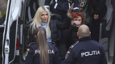 Cheltuieli după bunul plac din banii clienţilor