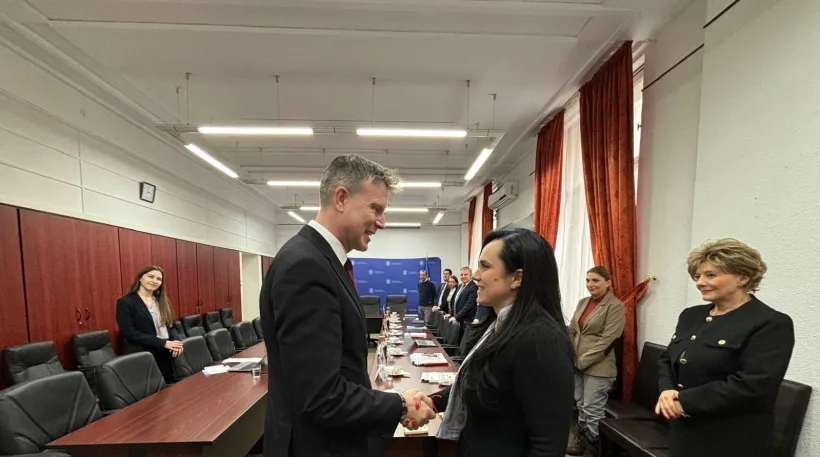 Cooperare româno-britanică pentru protejarea drepturilor românilor din UK