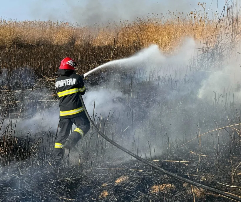 Autoritățile române au cerut sprijinul preoților în lupta cu incendiile de vegetație