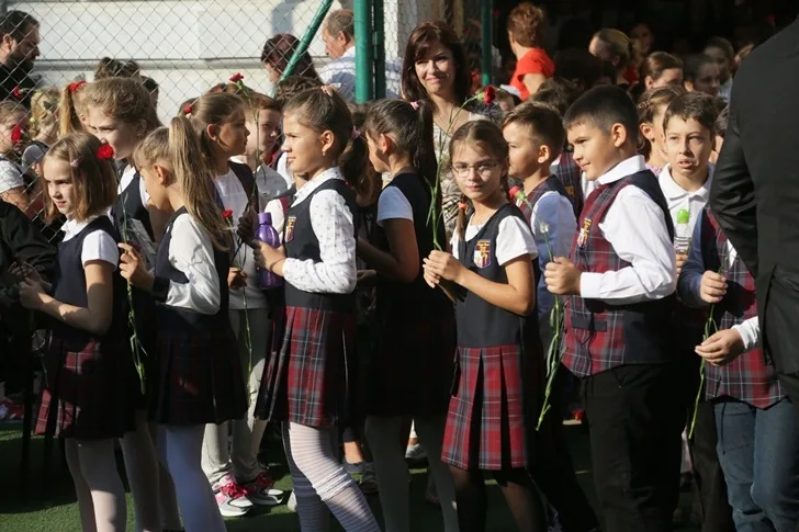 Fiecare elev va primit 350 de lei pentru a-și cumpăra uniformă