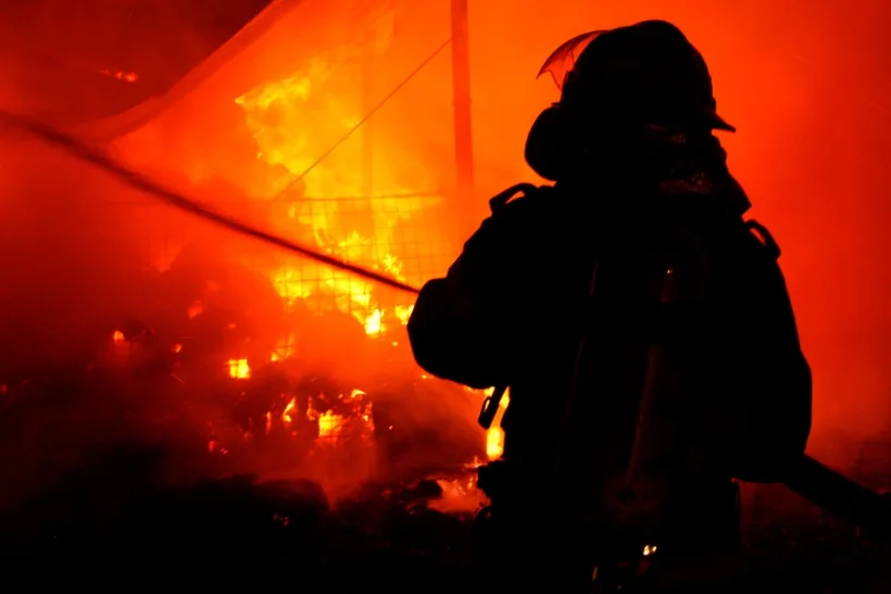 Incendiu devastator în Galați: opt case, afectate