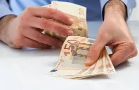 Avocat din Baroul Galați reținut sub acuzația de trafic de influență. A fost prins în flagrant când primea 7.000 de euro