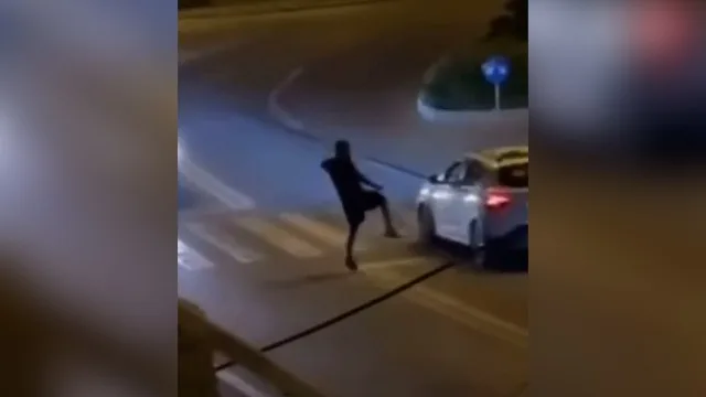 Polițiștii l-au găsit pe bărbatul care o făcea pe agentul de circulație, pe strada Nae Leonard
