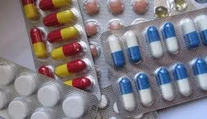 Se întâmplă în România: aproape 2/3 dintre români își tratează durerile obișnuite fără a consulta medicul
