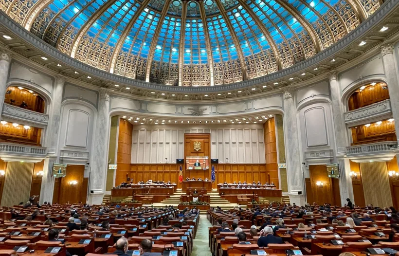 Moțiunea de cenzură împotriva Guvernului Bolojan, dezbătută și votată astăzi