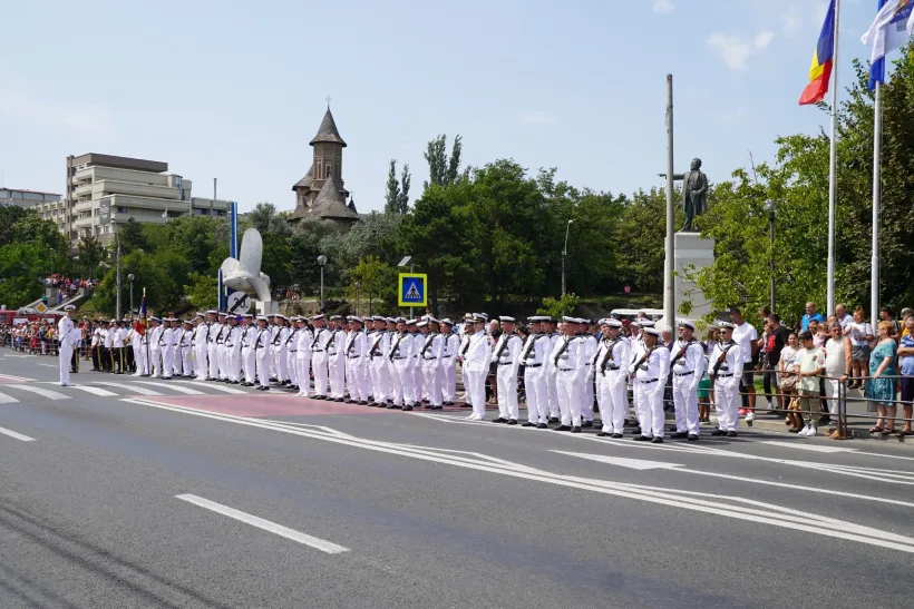 Ziua Marinei Române, la Galați: exerciții navale și paradă cu nave militare