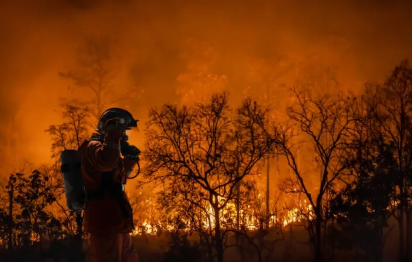 51 de pompieri români trimiși în Spania ca să lupte cu incendiile de vegetație