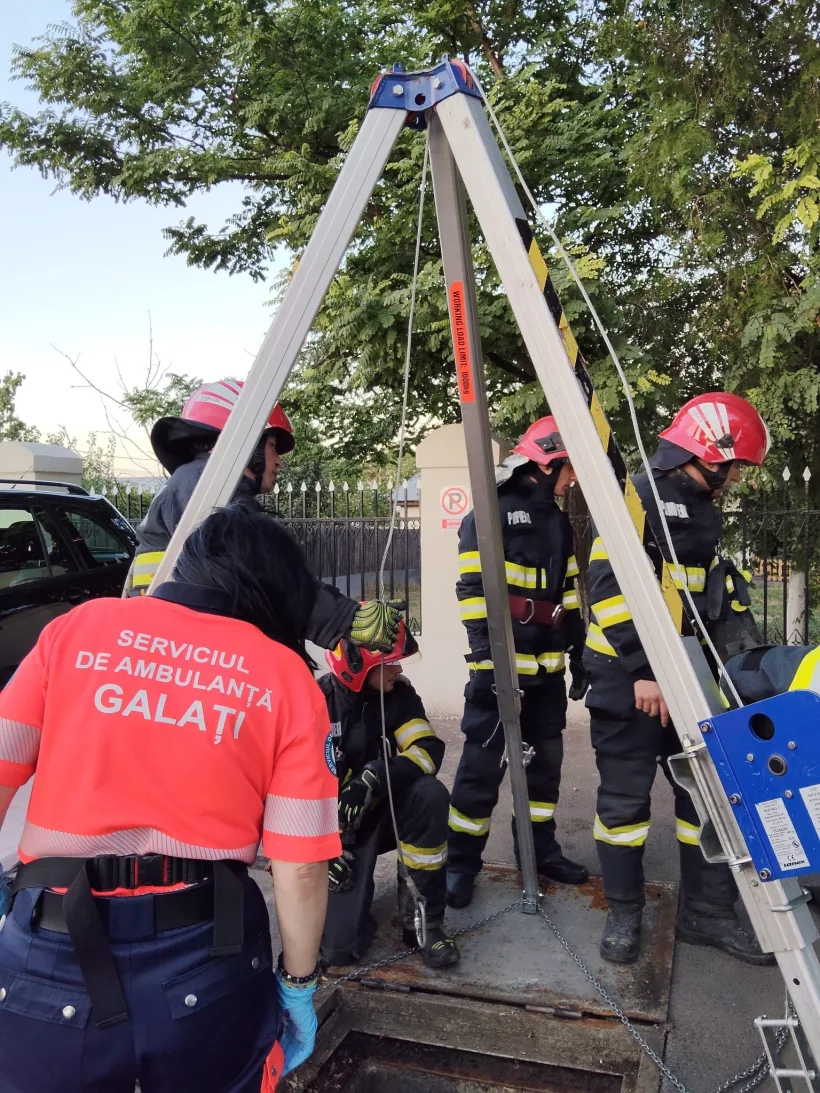 Misiune contracronometru pentru salvarea unui muncitor electrocutat în subteran, în Galați, când lucra la repararea unei avarii