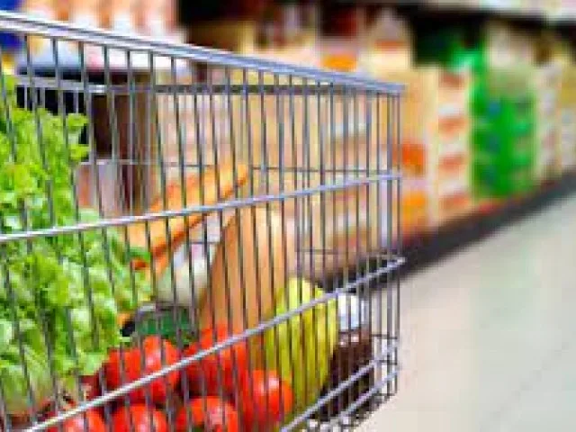 Guvernul va prelungi plafonarea adaosului comercial la alimentele de bază până la 31 martie 2026