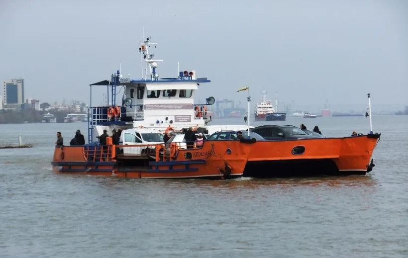 Trecerea cu bacul pe Dunăre, între Galați și I.C. Brătianu, oprită vineri pentru lucrări la ponton