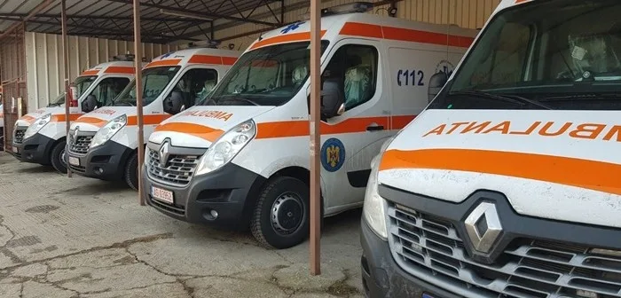 Ambulanțieri înjurați după ce au pornit sirenele în memoria unei colege care a murit de Covid-19