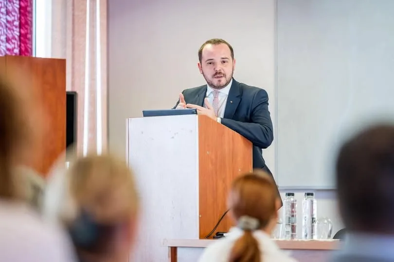 "Continuăm reasezarea sistemului de sănătate”