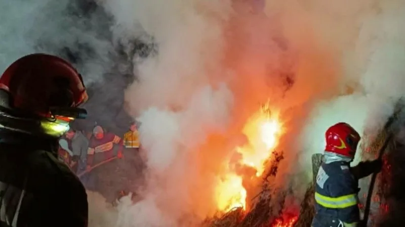 Incendiu puternic în Pechea. Patru autospeciale au intervenit în miez de noapte