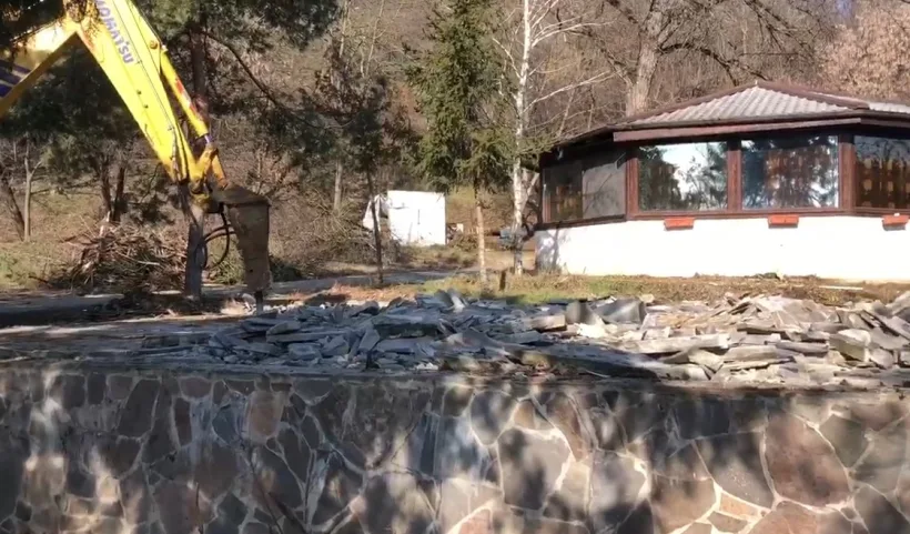 A început demolarea restaurantului „Pescăruș” pe Faleza Dunării