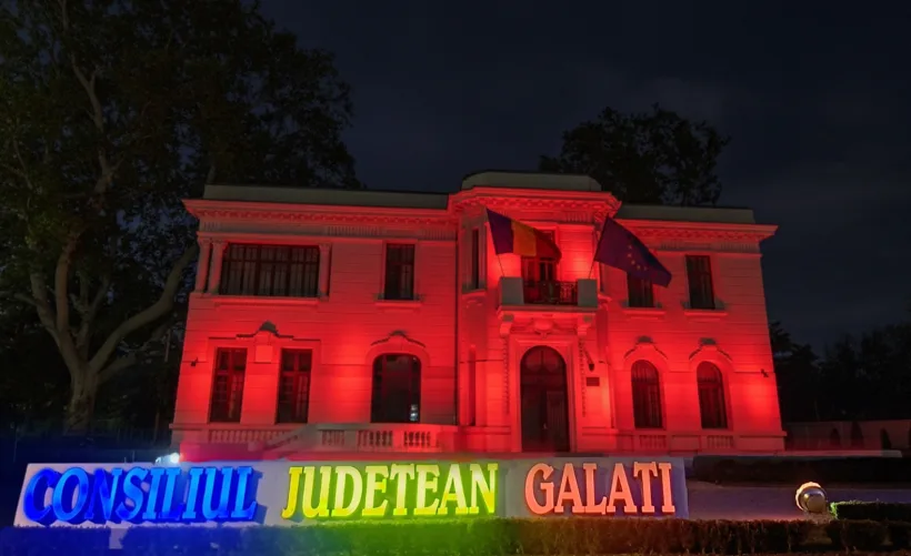 Clădirea Consiliului Județean Galați, iluminată în roșu de Ziua Europeană a Numărului Unic de Urgență 112