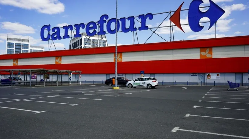 Carrefour România va fi vândut fraților Pavăl pentru 823 milioane de euro
