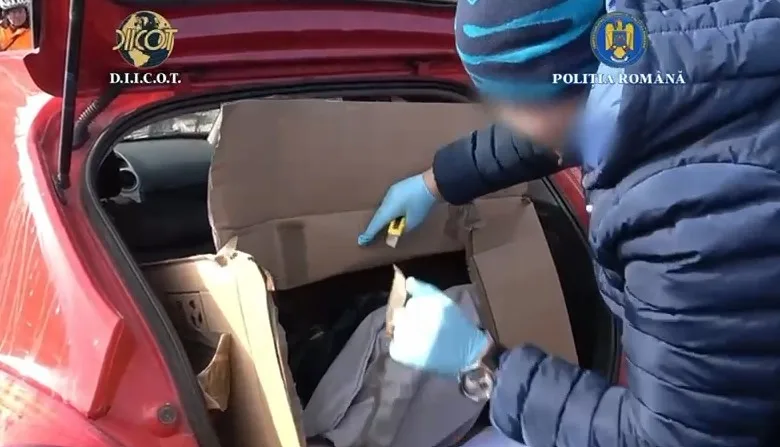 Tânăr prins în Galați cu 4,5 kilograme de canabis, aduse din Spania printr-o firmă de curierat