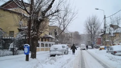 Școlile din județele Galați și Brăila, suspendate joi din cauza ninsorilor și viscolului