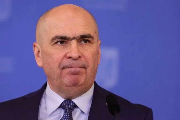 Guvernul Bolojan, pregătit să adopte reforma administrației: reduceri salariale și concedieri masive