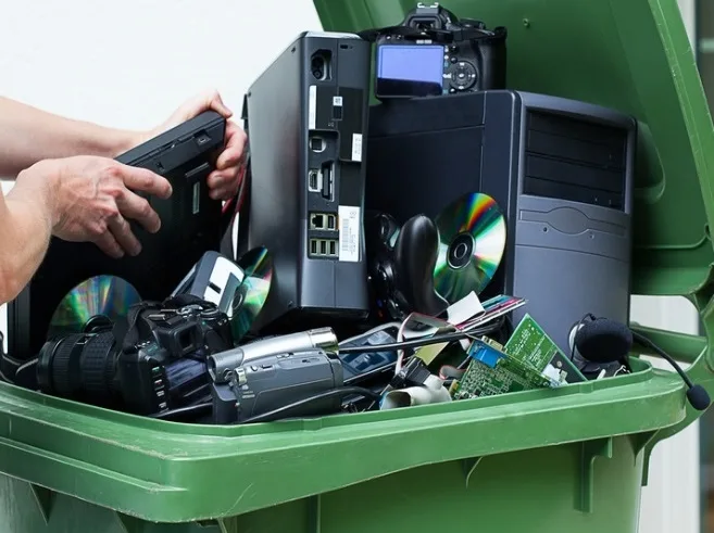 Campanie de colectare a deșeurilor electrice, în Galați. Umbrele cadou pentru cei care predau minimum 15 kilograme