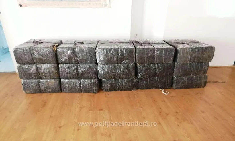 Țigări de contrabandă aduse cu drona din Ucraina