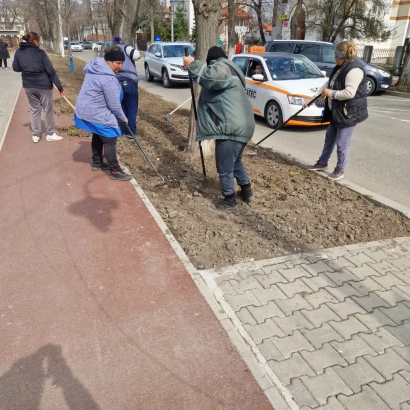 Spații verzi din municipiul Tecuci, irigate printr-un sistem achiziționat cu fonduri europene
