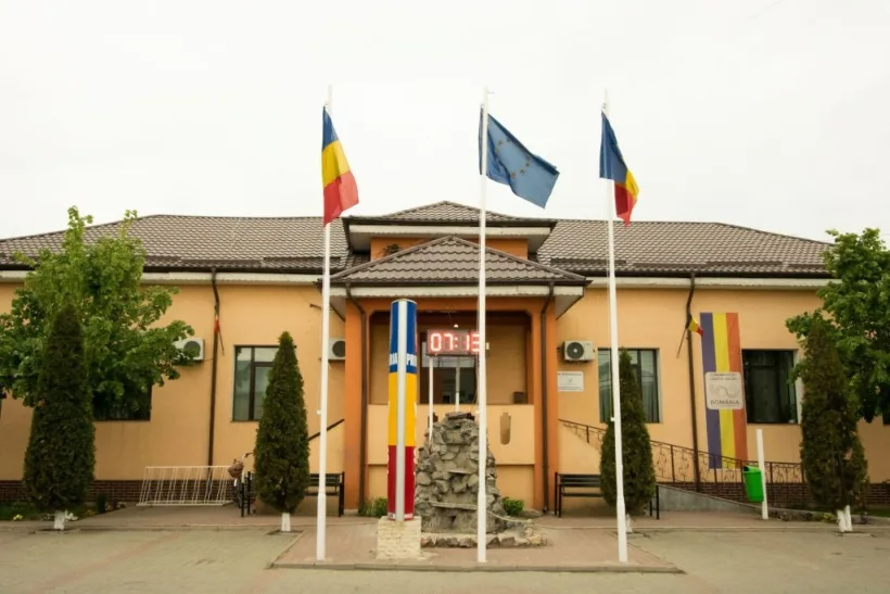 Anchetă în Galați după un jaf la Primăria Ivești: hoții au intrat prin spate și au lăsat clădirea cu semne evidente de efracție
