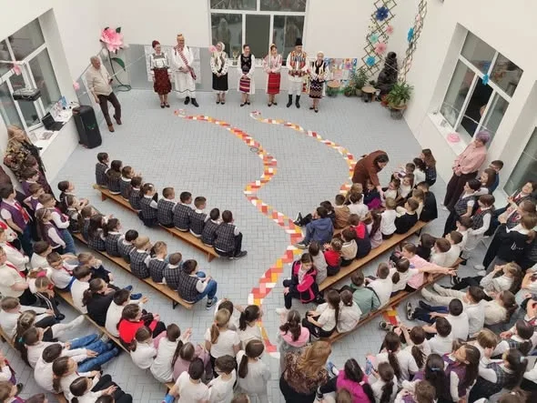 Proiect educațional „Drag mi-i portul românesc!”marca CCDJ Galați