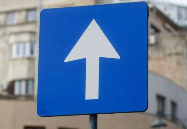 Sens unic pe strada Albatrosului din Galați. Primăria montează noile indicatoare